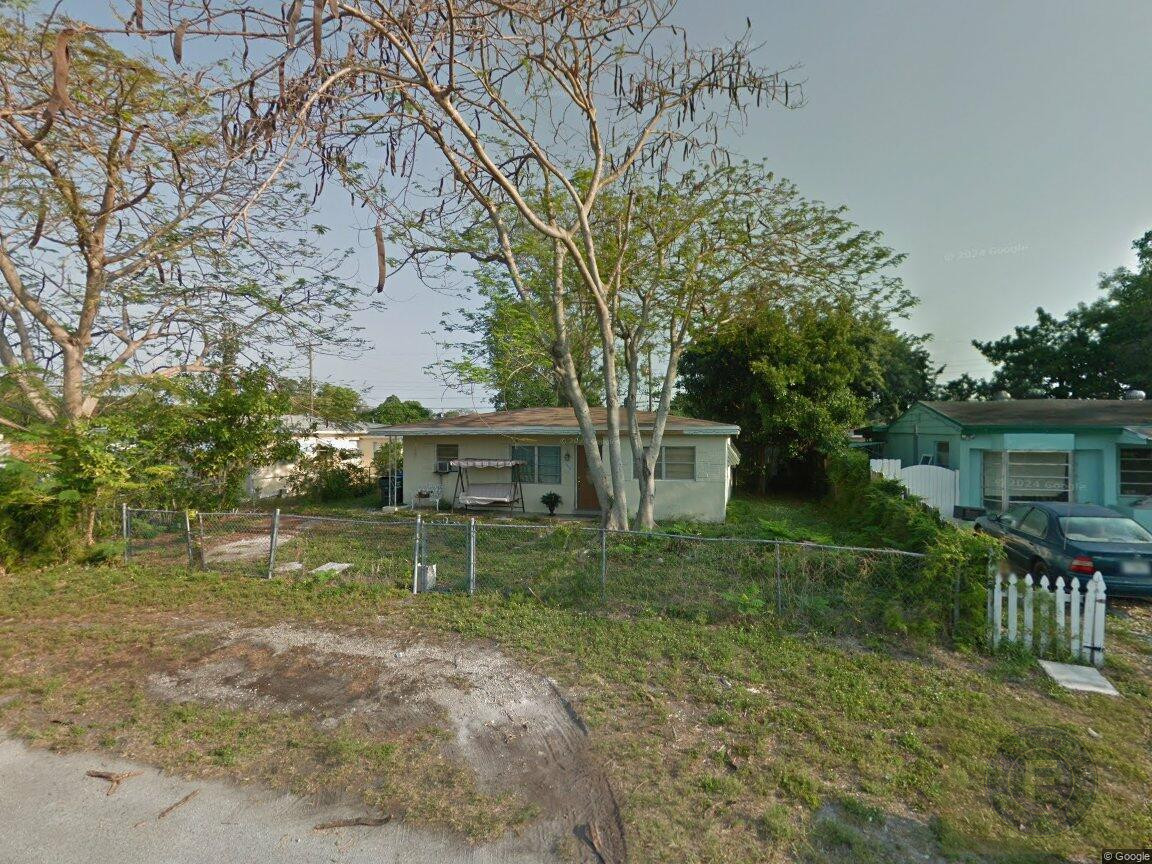 GREAT FIX AND FLIP OR BUY AND HOLD IN 6239 Hayes St Hollywood, FL 33024