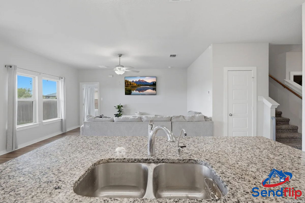 5BR Home in San Antonio , TX photo 7