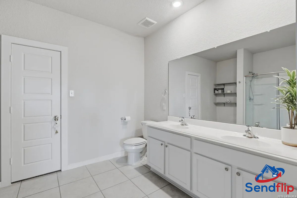 5BR Home in San Antonio , TX photo 10