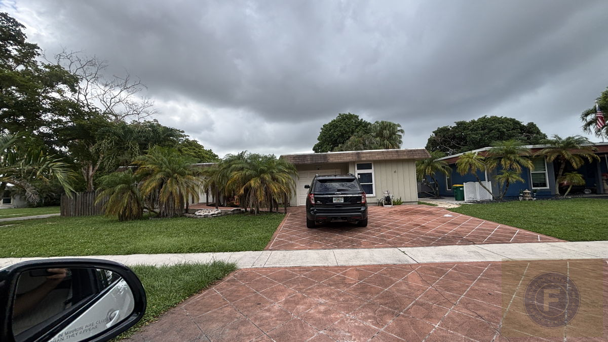 GREAT FIX AND FLIP OR BUY AND HOLD IN 7912 NW 73rd Ave, Tamarac, FL 33321