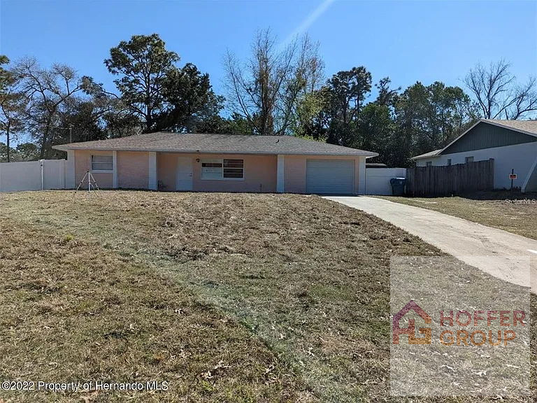 Discover This 6 Bed, 2 Bath Home with 1,672 Sqft in Spring Hill