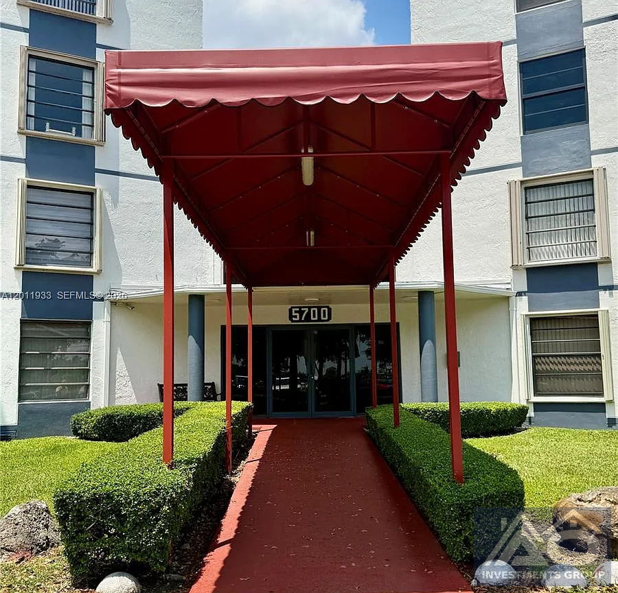 (MIAMI) 2 Beds / 2 Baths only for 229k!