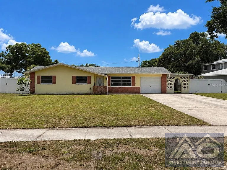 (CLEARWATER) 3 Beds / 1 Bath for 319k worth 410k!