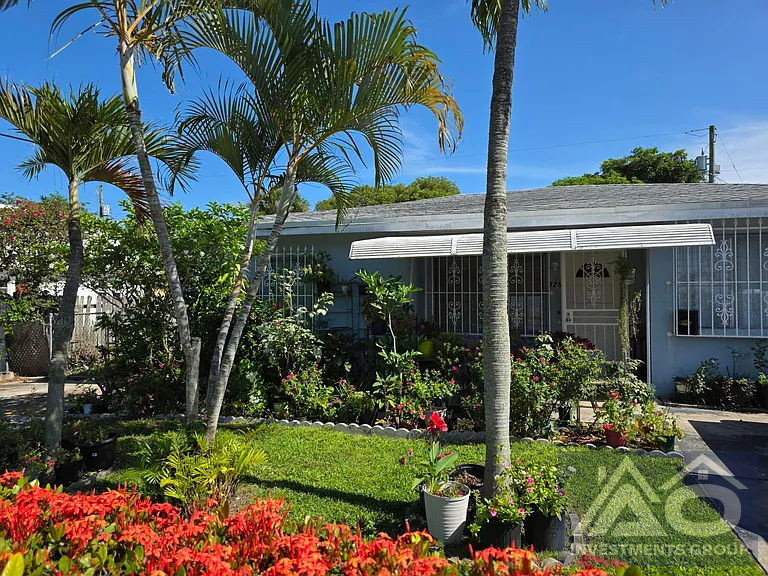 (WEST PALM BEACH) 4 Beds / 2 Baths for 499k worth 640k!