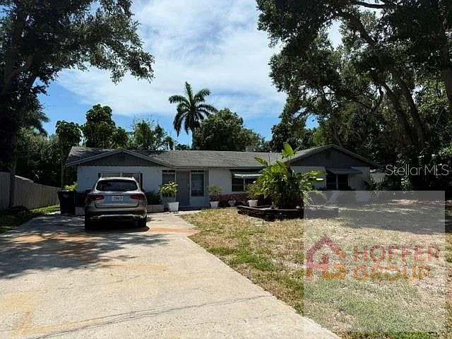 Bradenton Opportunity – Charming 2BR Home with 1,371 Sq Ft