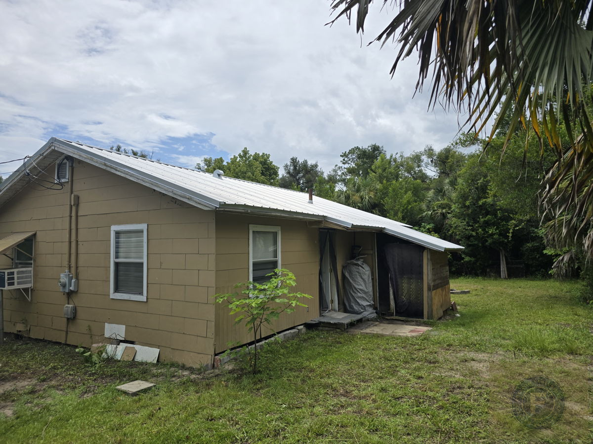 GREAT FIX AND FLIP OR BUY AND HOLD IN 301 Arena Ave S  Perry, FL 32348