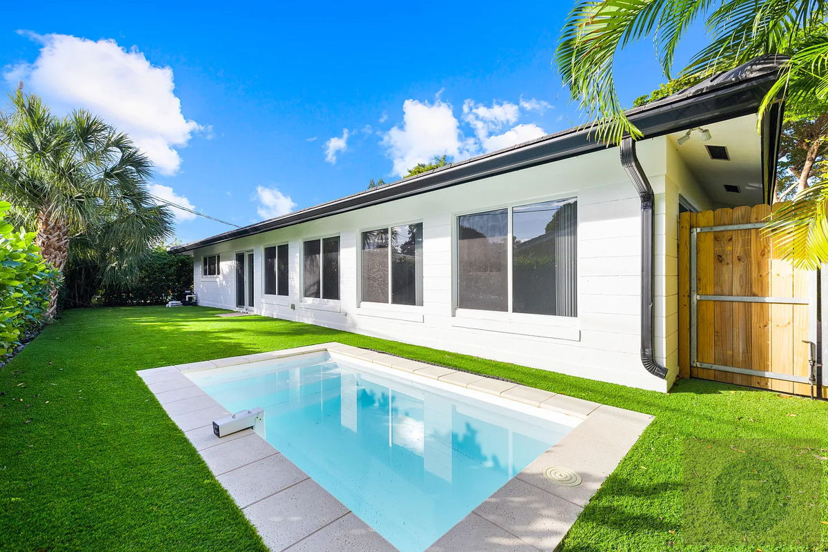 GREAT FIX AND FLIP OR BUY AND HOLD IN 4780 NE 28 Ave, Fort Lauderdale, FL 33308