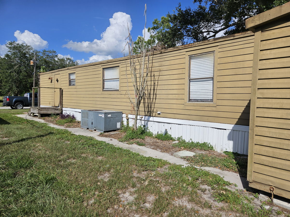3 bed 2 bath mobile home in Okeechobee I Fee simple I No Hoa I Resale/Rental