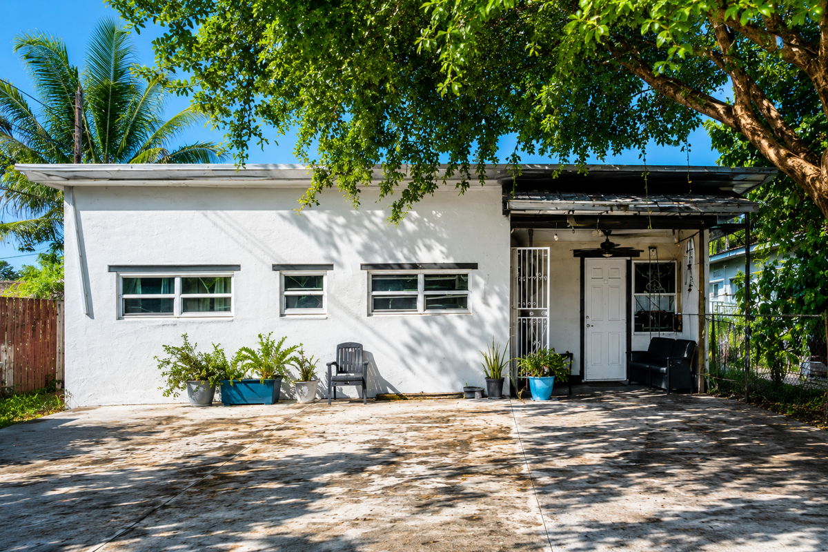 🔥 (Miami, FL)🚨 CASH FLOW OR FLIP DEAL! 🚨 3/1 Light Rehab with Strong Comps! 🔥