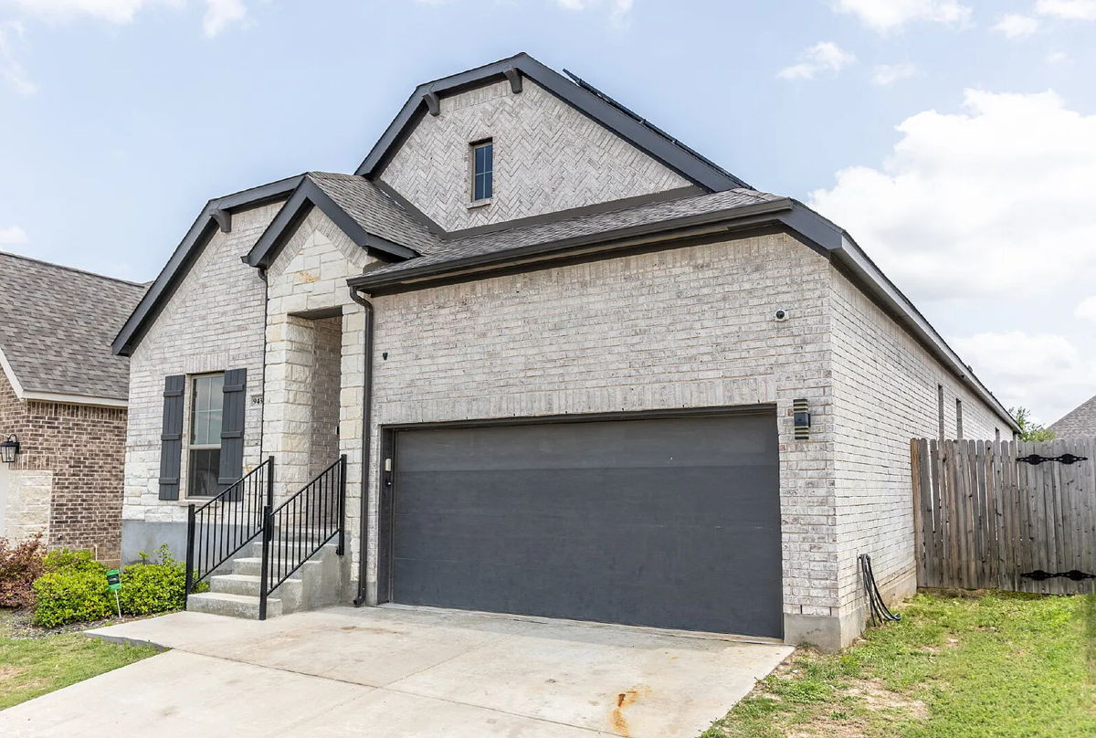 4BR Home in San Antonio , TX photo 2