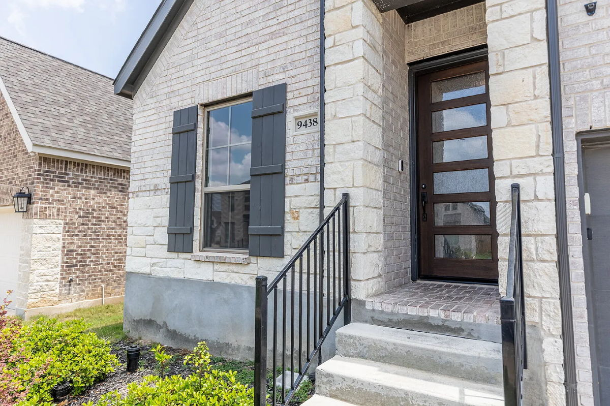 4BR Home in San Antonio , TX photo 4
