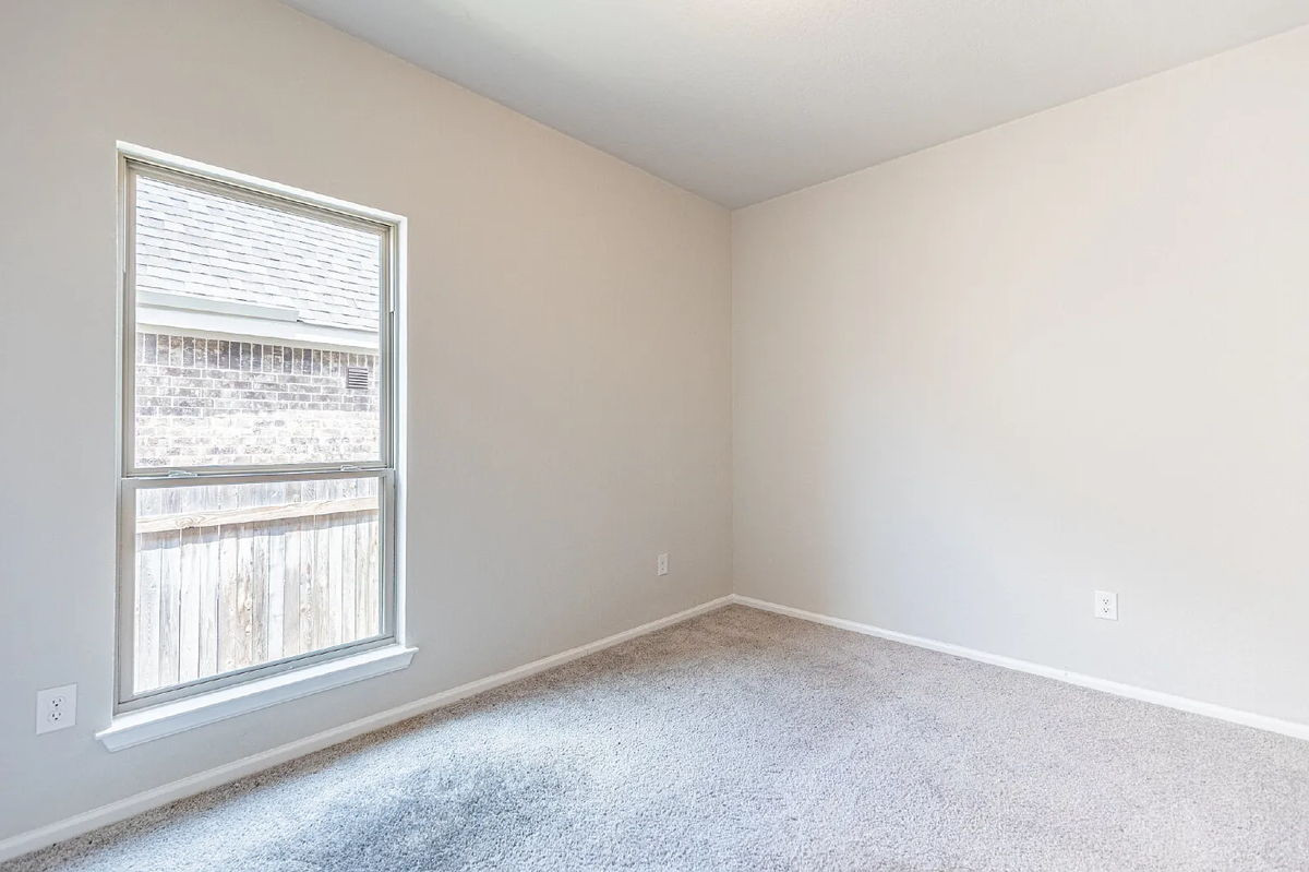 4BR Home in San Antonio , TX photo 7