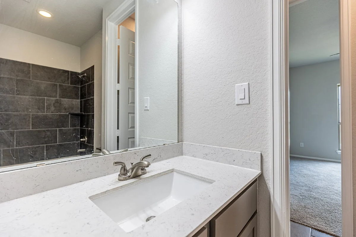 4BR Home in San Antonio , TX photo 9