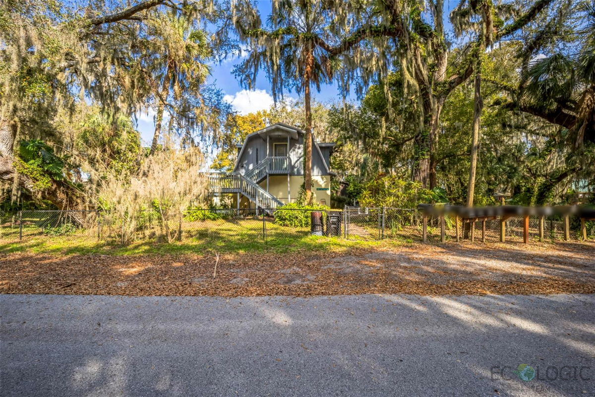 33898 | 🌊 Near Lake Walk-In-Water | In-Law Suite + Income Potential | NEW Roof 2023 🏡🎣