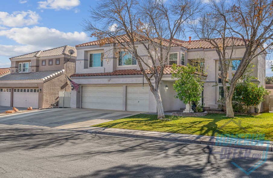 5BR Home in Henderson , NV photo 2