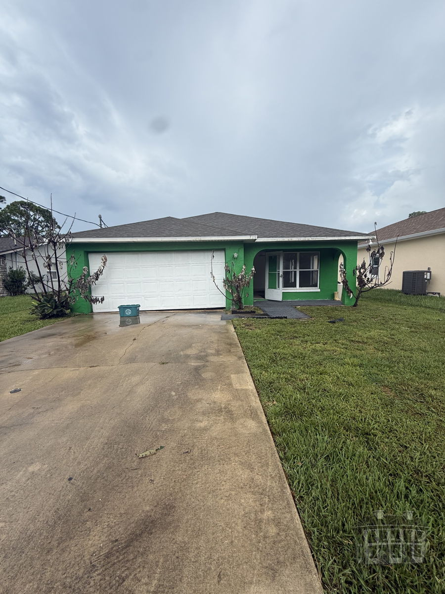 🏖️ Beautiful Daytona Beach Home w/ Two-Car Garage 🚗 1,400 Sq Ft 🛏️ 3BD/2BA 💰 ARV $260K