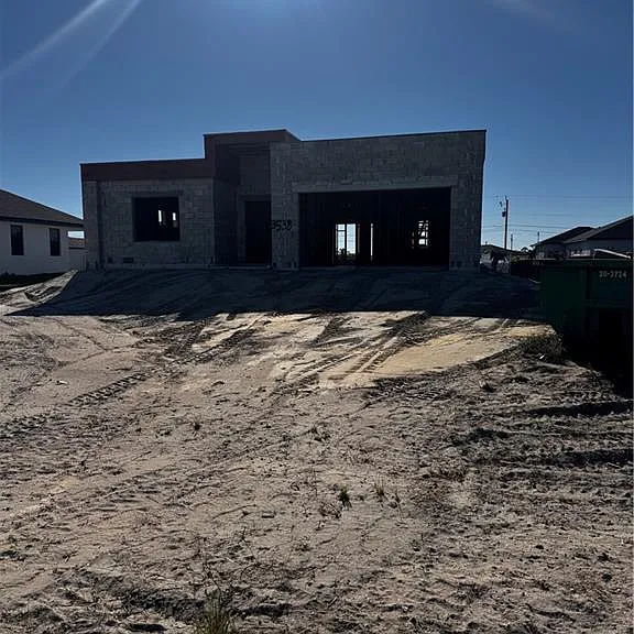 FIX & FLIP IN CAPE CORAL. FINISH THIS PROJECT WITH 6-FIGURE PROFIT!