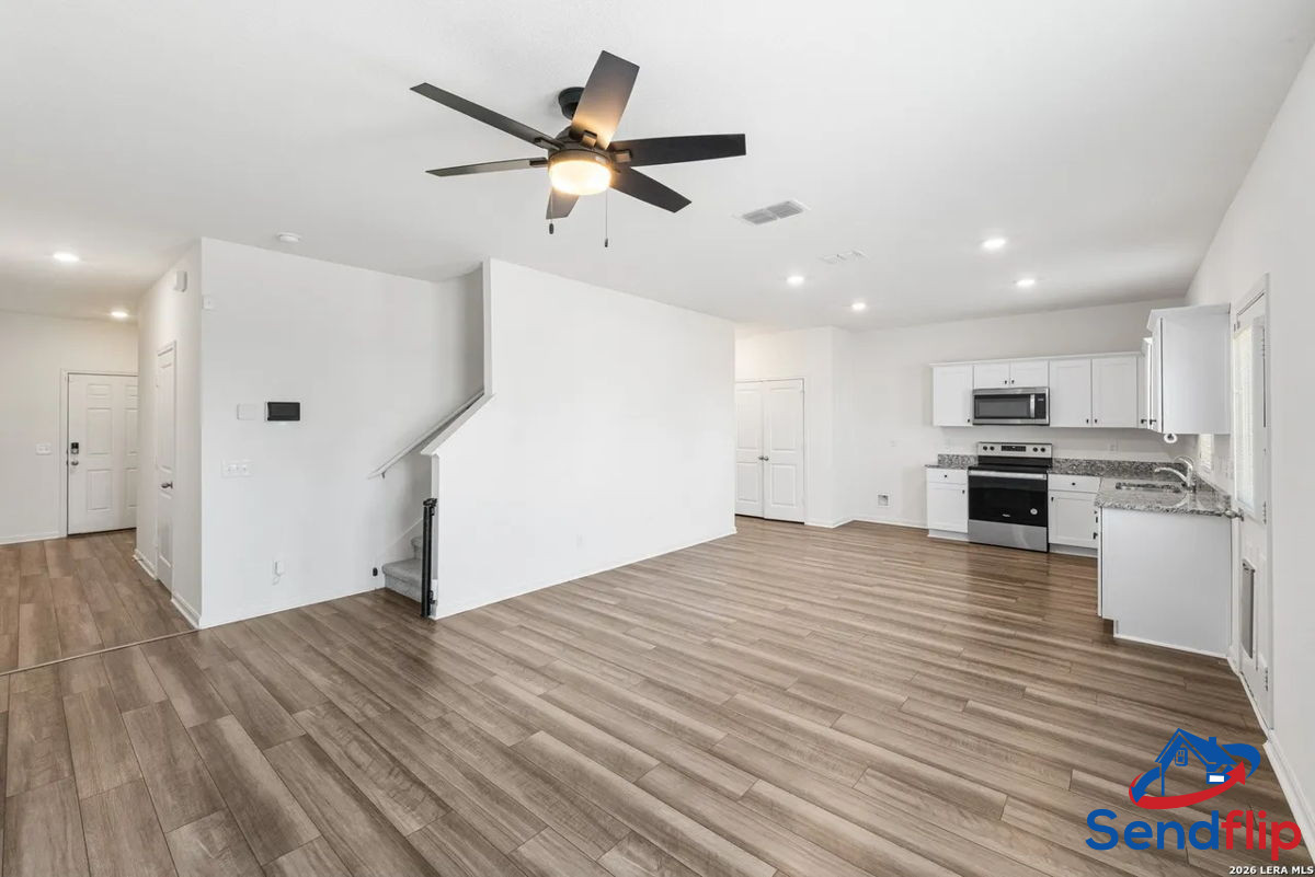 3BR Home in Converse , TX photo 5