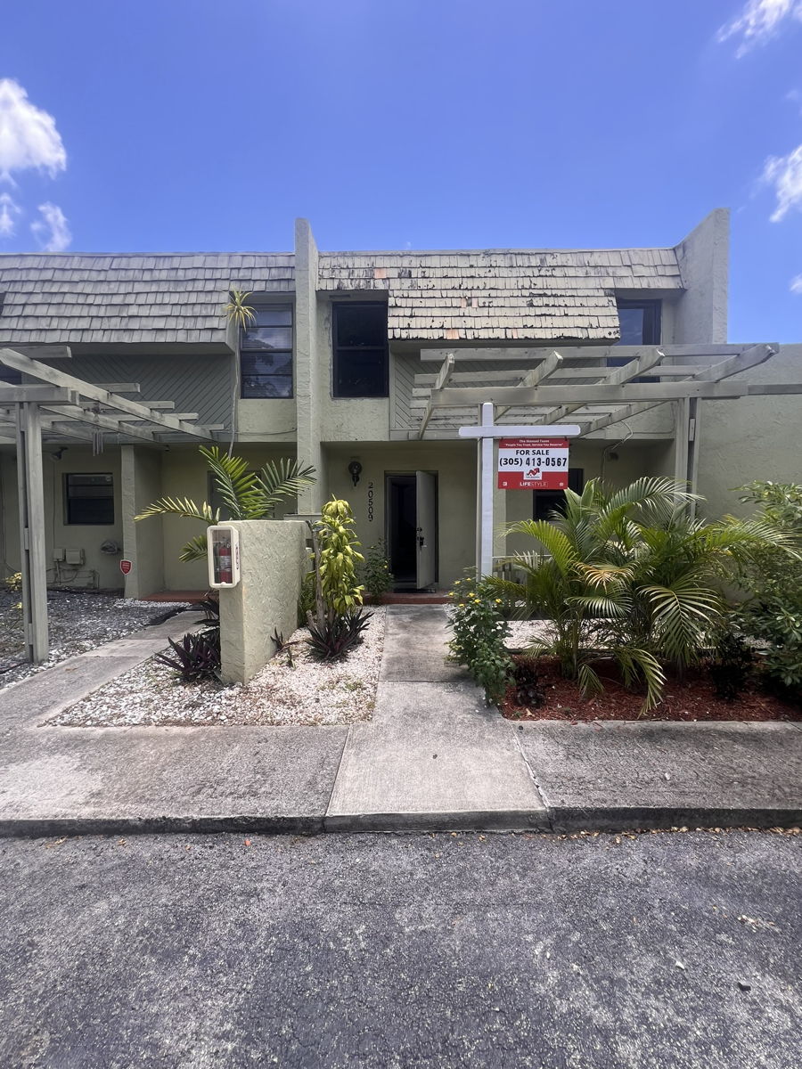 MIAMI GARDENS TOWNHOME | VALUE-ADD INVESTMENT OPPORTUNITY