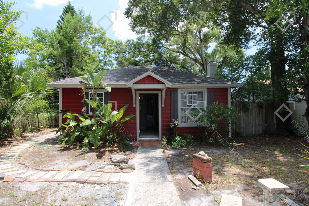 🚨 FIX & FLIP OR BUY & HOLD under 200K🏡 2/2 in ST. PETERSBURG, FL🏡
