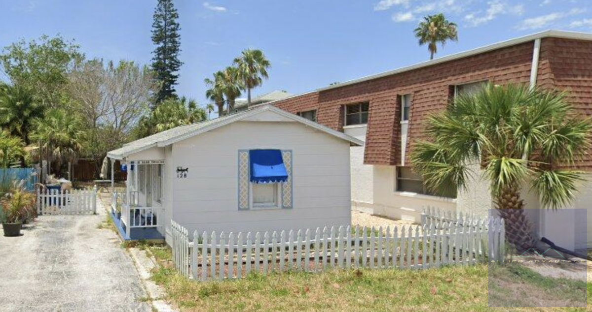 (Treasure Island, FL) 🏖️ Beach Cottage — Minutes to the Gulf | $289K