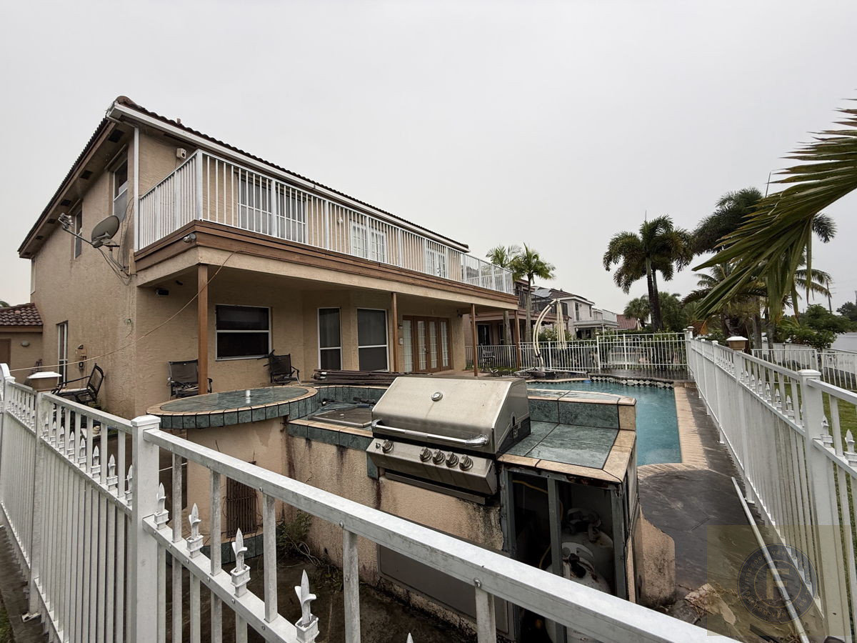 GREAT FIX AND FLIP OR BUY AND HOLD IN 3261 SW 173rd Ter, Miramar, FL 33029