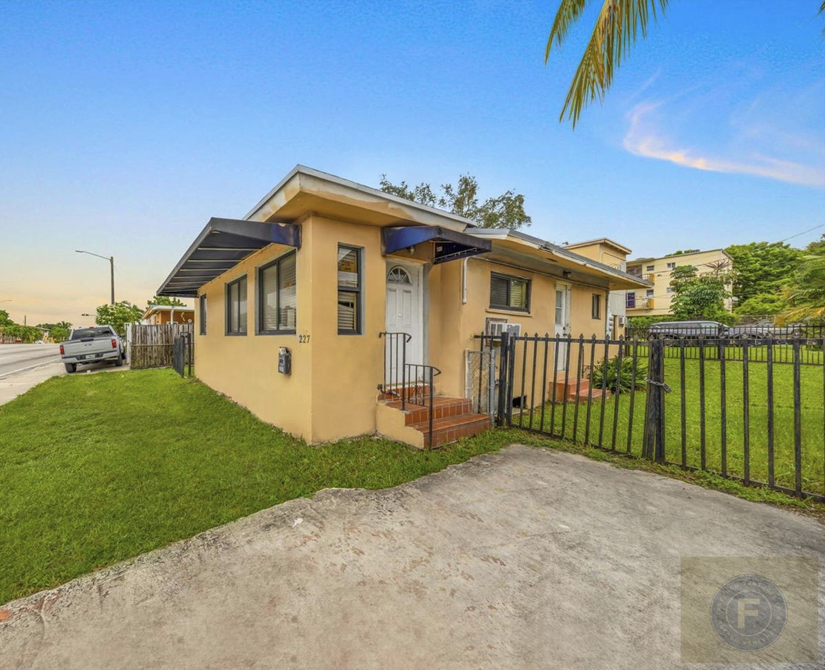 GREAT FIX AND FLIP OR BUY AND HOLD IN 227 NW 17th Ave, Miami, FL 33125 TRIPLEX
