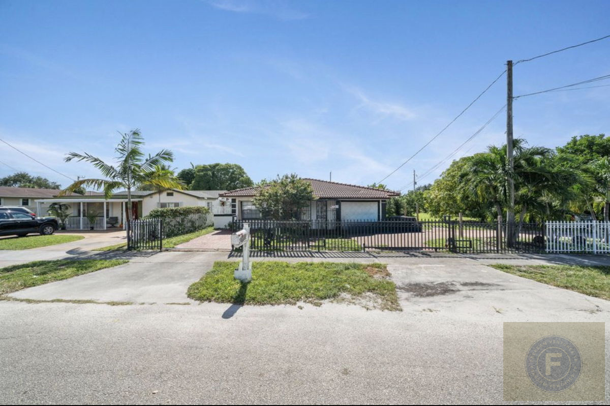 GREAT FIX AND FLIP OR BUY AND HOLD IN 5720 Flagler St, Hollywood, FL 33023