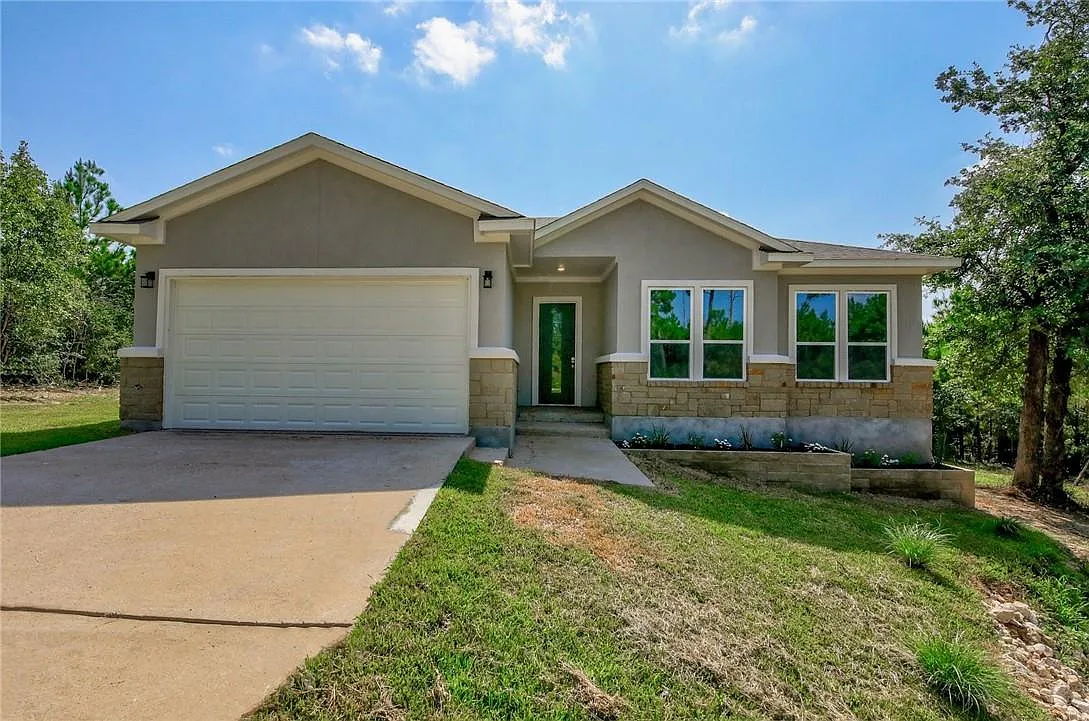 4BR Home in Bastrop , TX