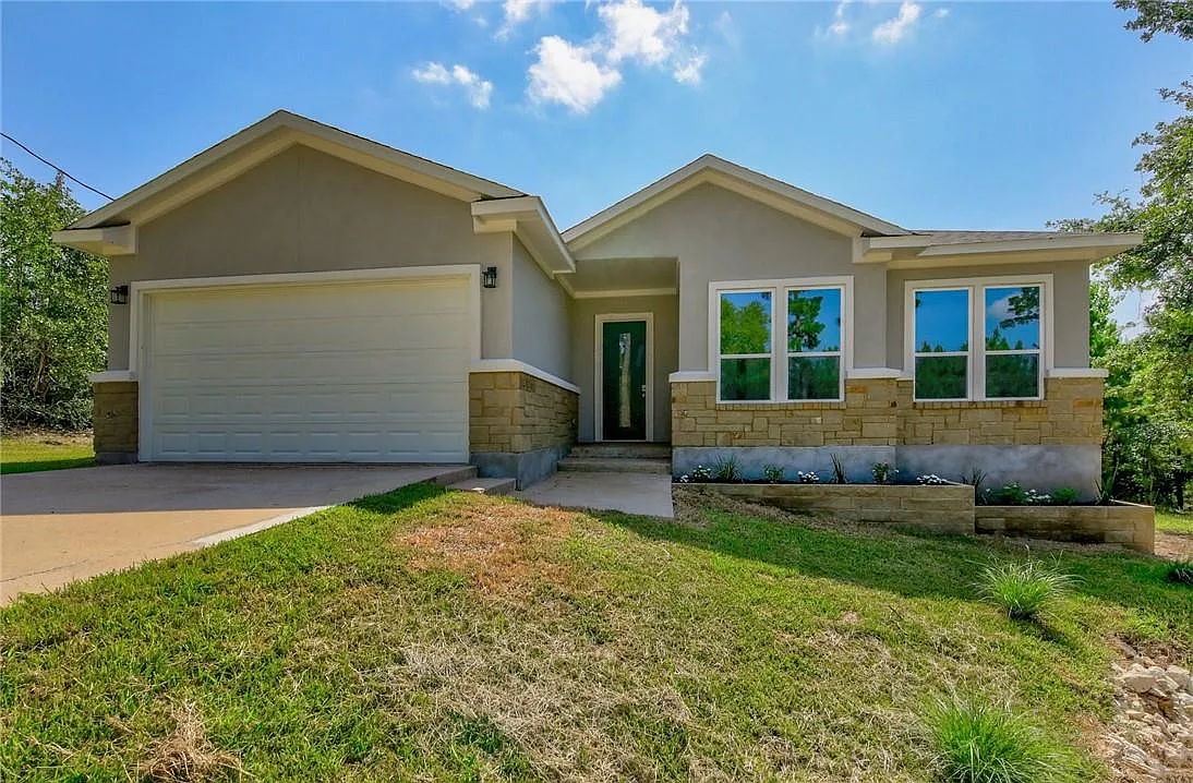 4BR Home in Bastrop , TX photo 2