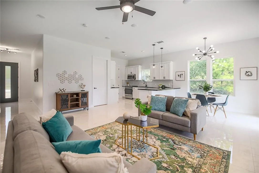 4BR Home in Bastrop , TX photo 7