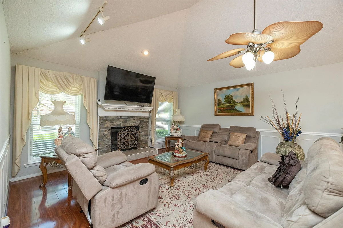 4BR Home in Houston , TX photo 7