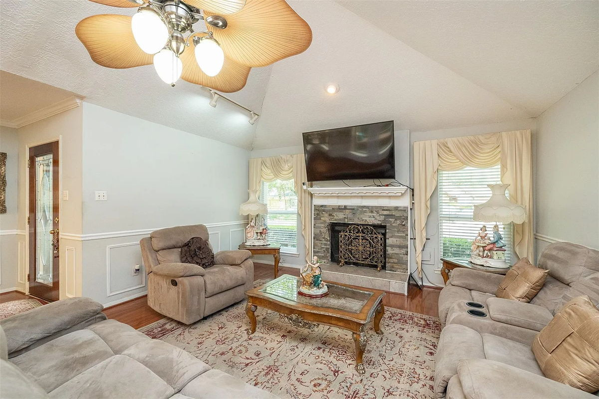 4BR Home in Houston , TX photo 8