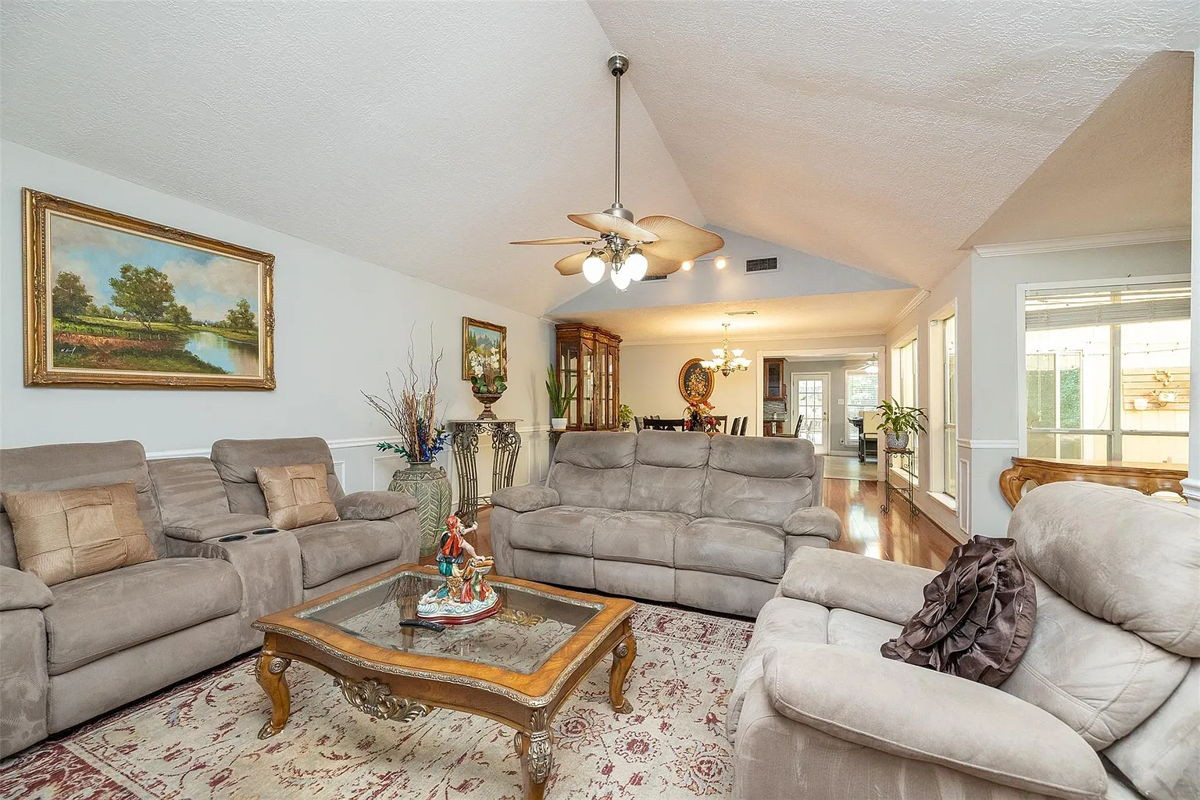 4BR Home in Houston , TX photo 9
