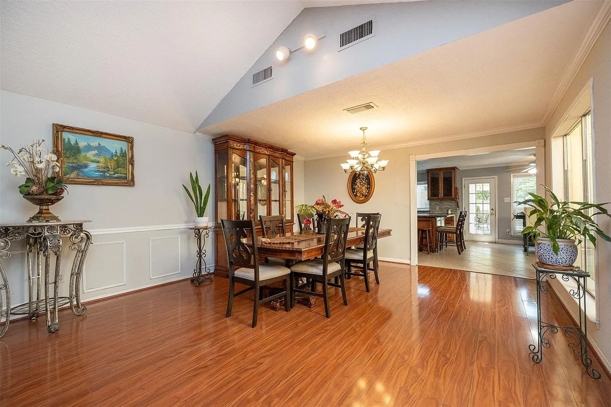 4BR Home in Houston , TX photo 10