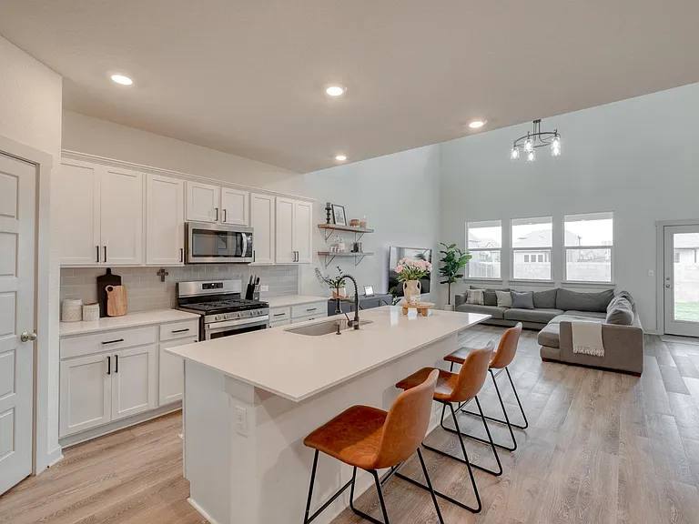 4BR Home in Manor , TX photo 5