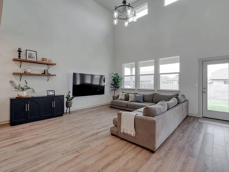 4BR Home in Manor , TX photo 8