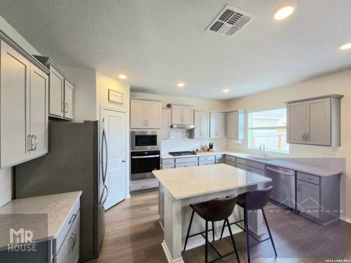 4BR Home in San Antonio , TX photo 4