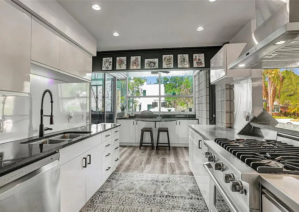 4BR Home in Tampa , FL photo 9