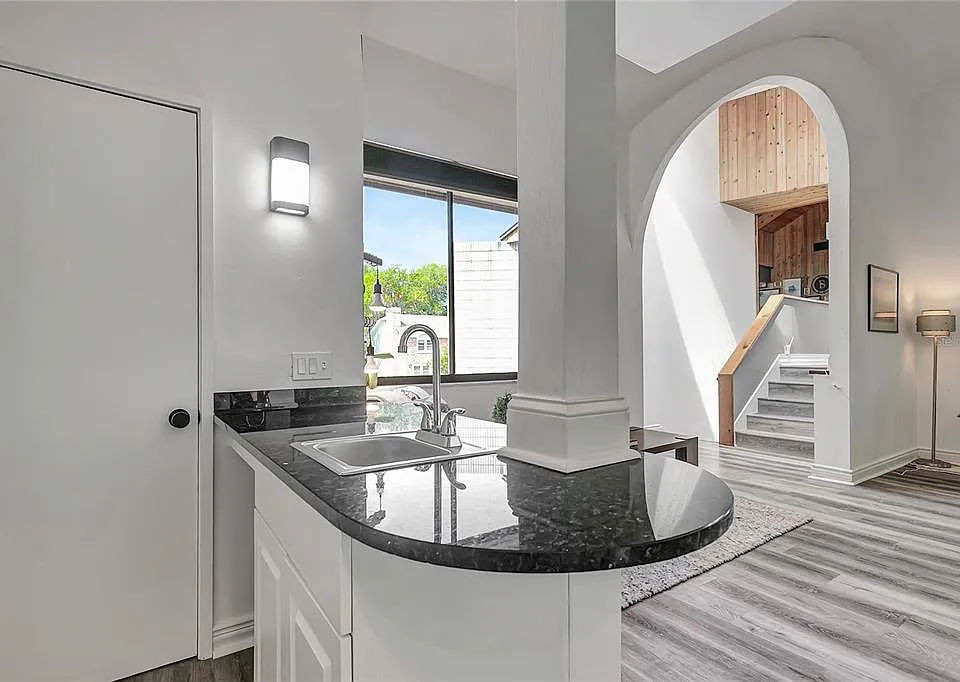 4BR Home in Tampa , FL photo 6