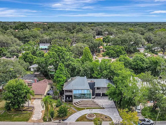 4BR Home in Tampa , FL photo 3