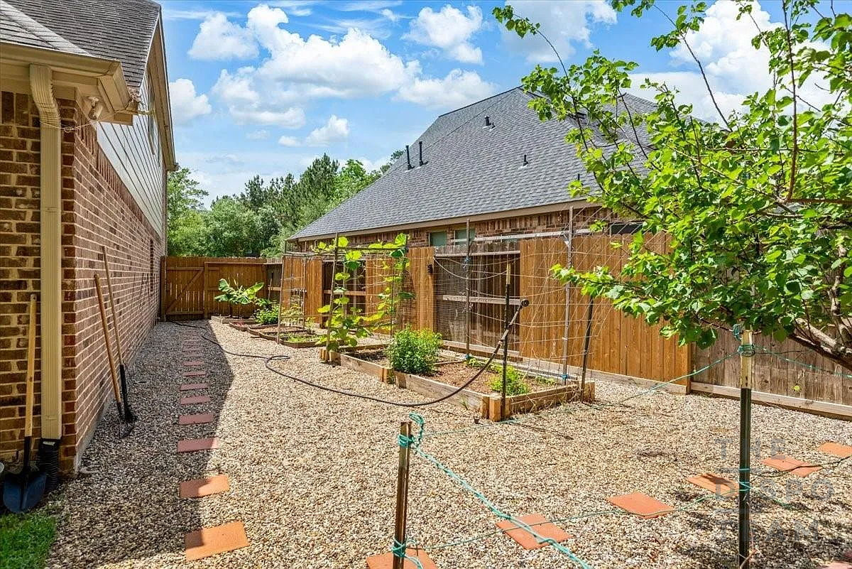 4BR Home in Conroe , TX photo 3