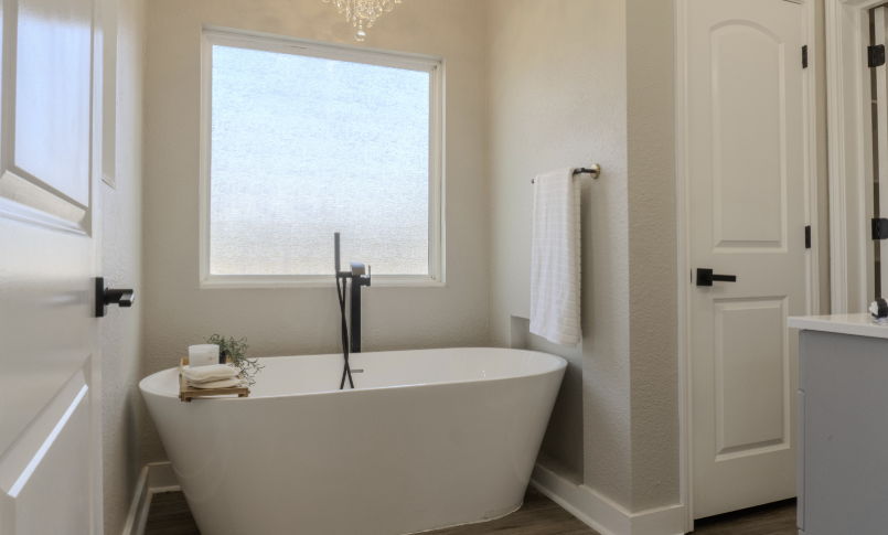 4BR Home in Lytle , TX photo 8