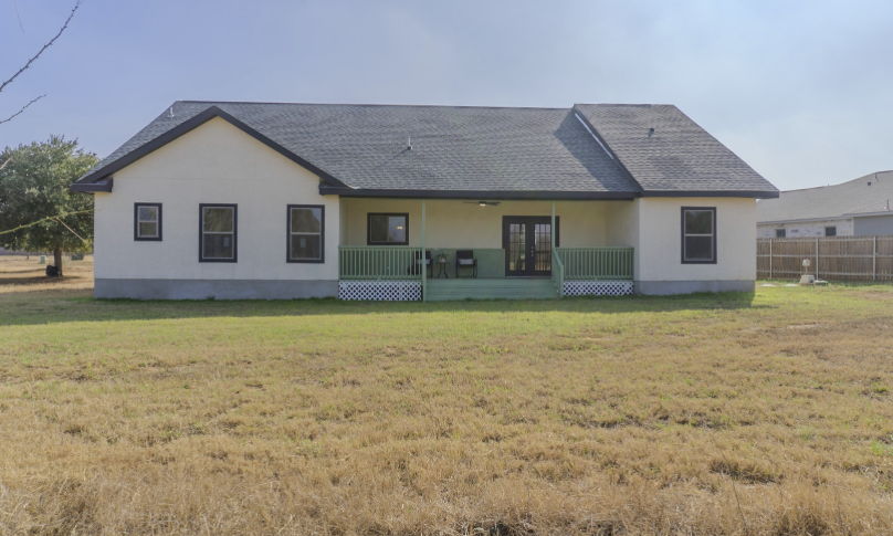 4BR Home in Lytle , TX photo 2