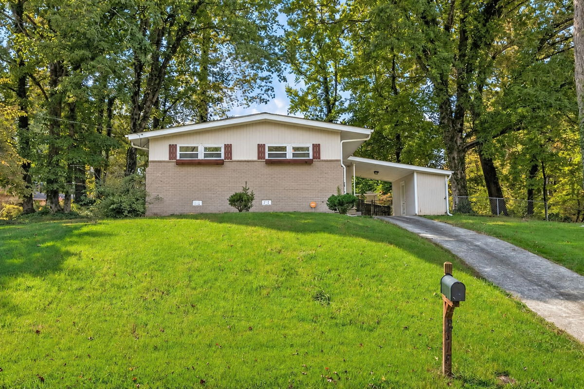 3BR Home in East Point , GA