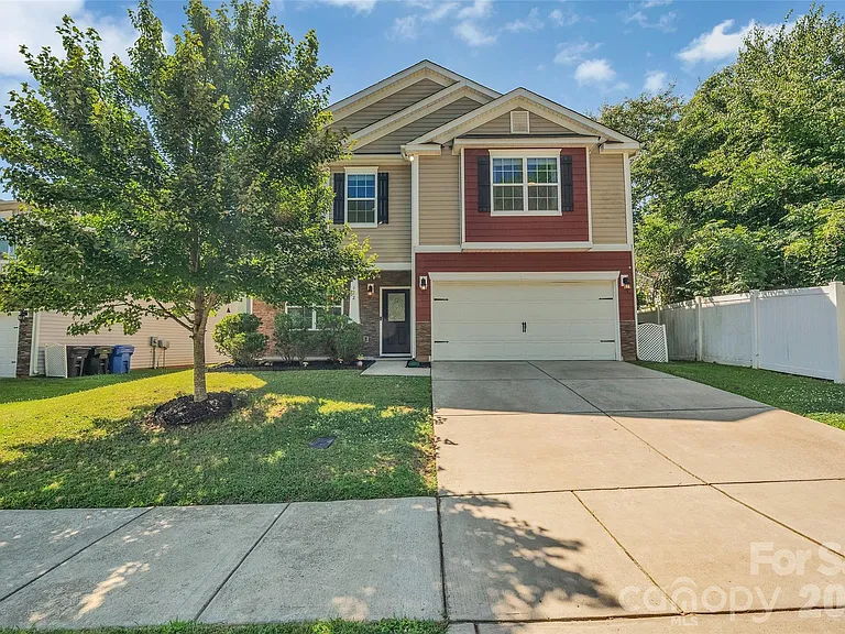 3BR/2BA Single-Family Home in Mooresville, NC