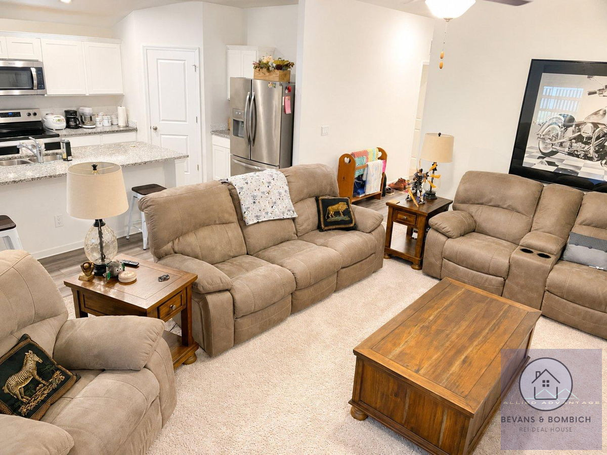 3BR Home in Zephyrhills , FL photo 4