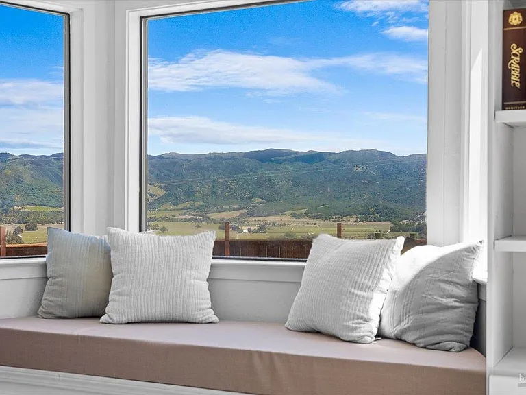 3BR/2BA Home in Ukiah, CA photo 2