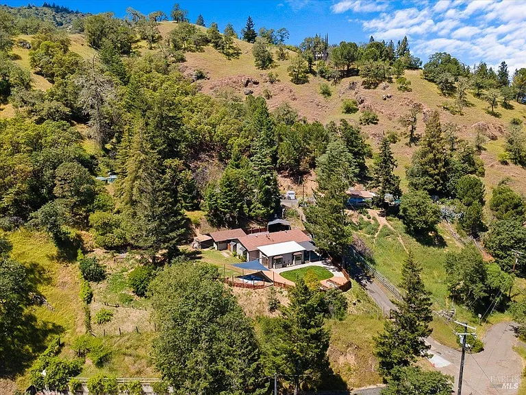 3BR/2BA Home in Ukiah, CA photo 5