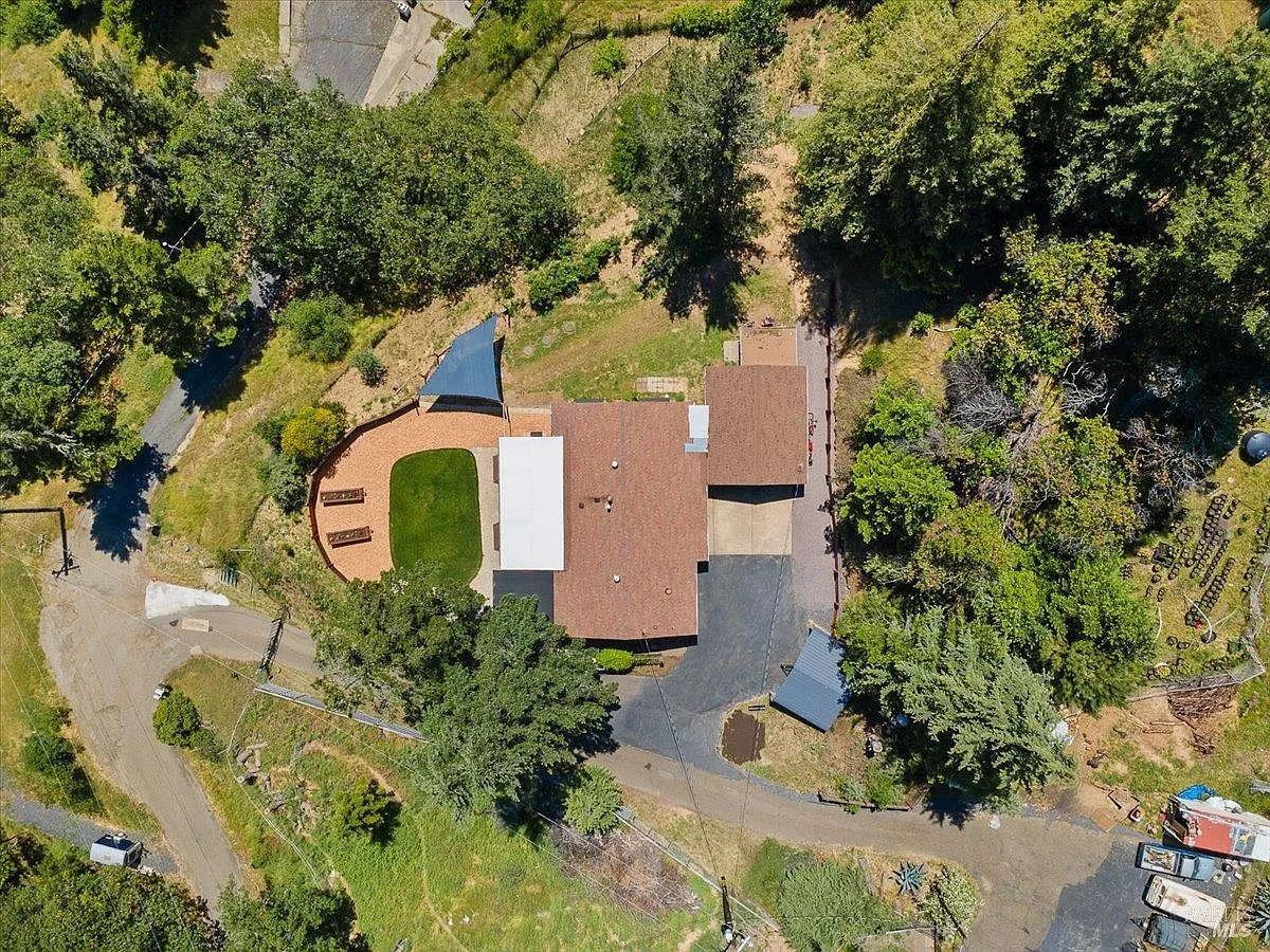 3BR/2BA Home in Ukiah, CA photo 6